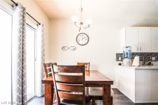 Photo #4: 2375503 Listing