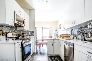 Photo #6: 2375503 Listing