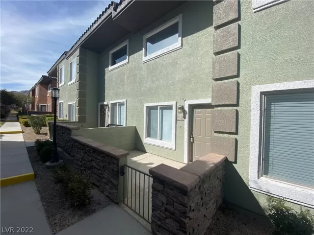 MLS: 2375571 Condo For Sale