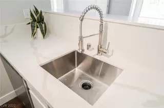 Photo #6: 2375668 Listing 