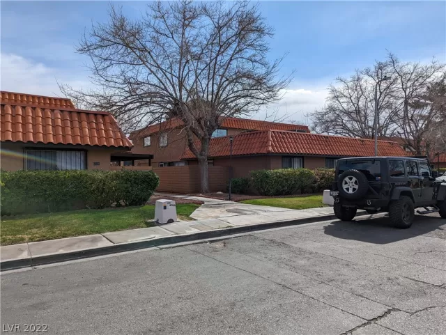 MLS: 2375728 Condo For Sale