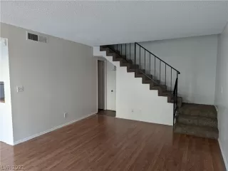 Photo #3: 2375728 Listing