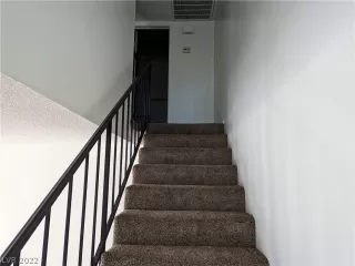 Photo #4: 2375728 Listing