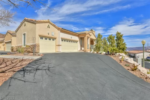 MLS: 2375806 Condo For Sale