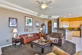 Photo #3: 2375806 Listing