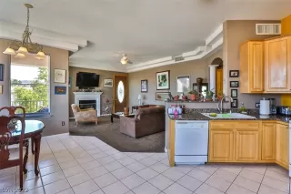 Photo #5: 2375806 Listing