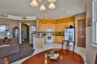 Photo #6: 2375806 Listing