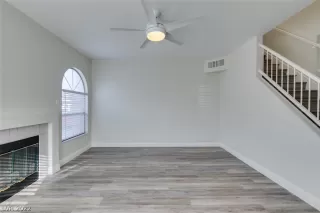 Photo #6: 2375836 Listing 