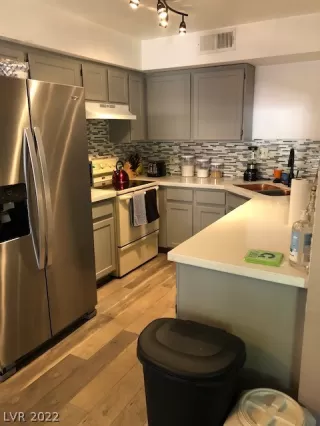 Photo #5: 2375857 Listing 