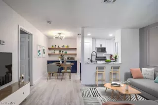 Photo #6: 2375881 Listing 