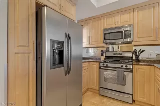 Photo #5: 2375906 Listing