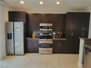 Photo #4: 2375914 Listing