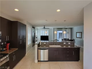 Photo #5: 2375914 Listing