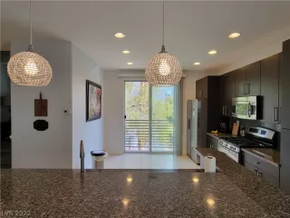 Photo #6: 2375914 Listing