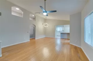 Photo #5: 2375951 Listing 