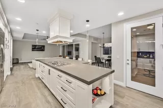 Photo #6: 2375952 Listing