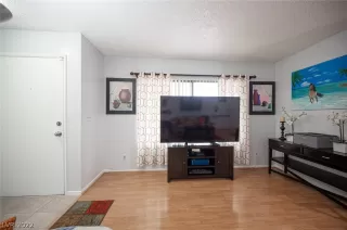 Photo #5: 2375954 Listing