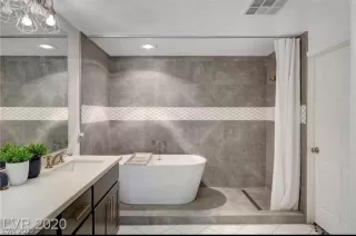 Photo #4: 2375968 Listing