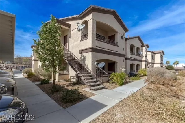 MLS: 2375991 Condo For Sale