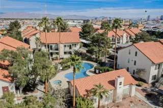 Photo #4: 2376008 Listing