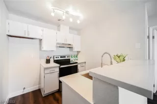 Photo #5: 2376008 Listing