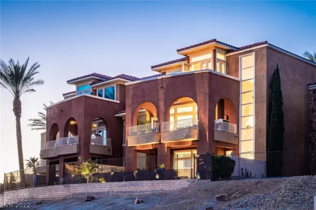 MLS: 2376024 Condo For Sale