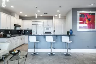 Photo #3: 2376024 Listing 