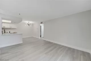 Photo #4: 2376056 Listing