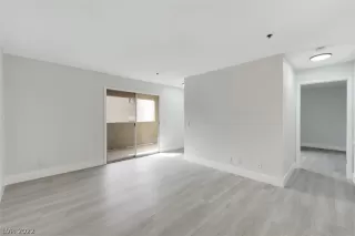 Photo #6: 2376056 Listing