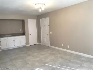 Photo #2: 2376058 Listing