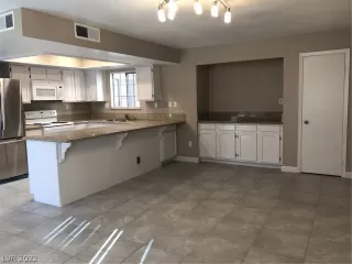 Photo #5: 2376058 Listing