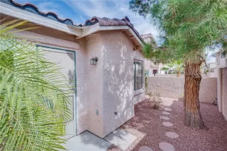 Photo #5: 2376123 Listing 