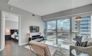 Photo #2: 2376206 Listing 