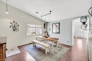 Photo #4: 2376226 Listing