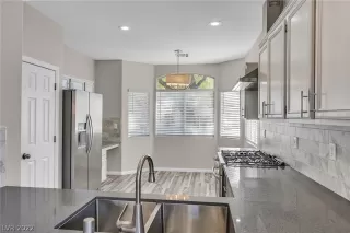 Photo #5: 2376246 Listing 