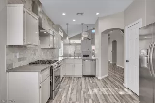 Photo #6: 2376246 Listing 