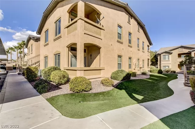 MLS: 2376296 Condo For Sale