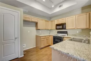 Photo #2: 2376296 Listing