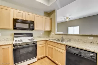 Photo #3: 2376296 Listing