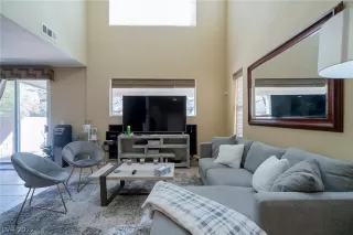 Photo #4: 2376359 Listing 