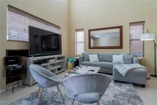 Photo #5: 2376359 Listing 