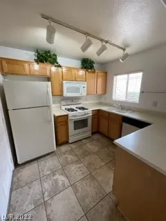 Photo #6: 2376388 Listing 