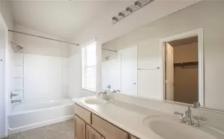 Photo #5: 2376408 Listing