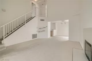 Photo #5: 2376418 Listing