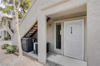 Photo #4: 2376422 Listing