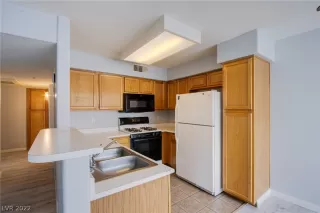 Photo #6: 2376422 Listing