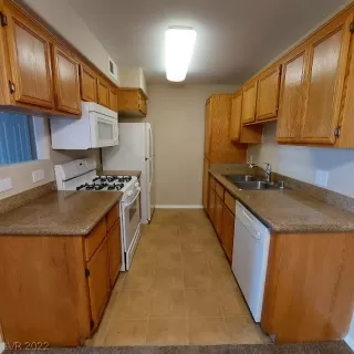 Photo #5: 2376425 Listing