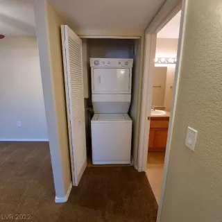 Photo #6: 2376425 Listing