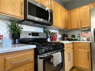 Photo #1: 2376481 Listing 