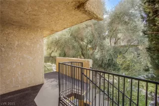 Photo #5: 2376543 Listing